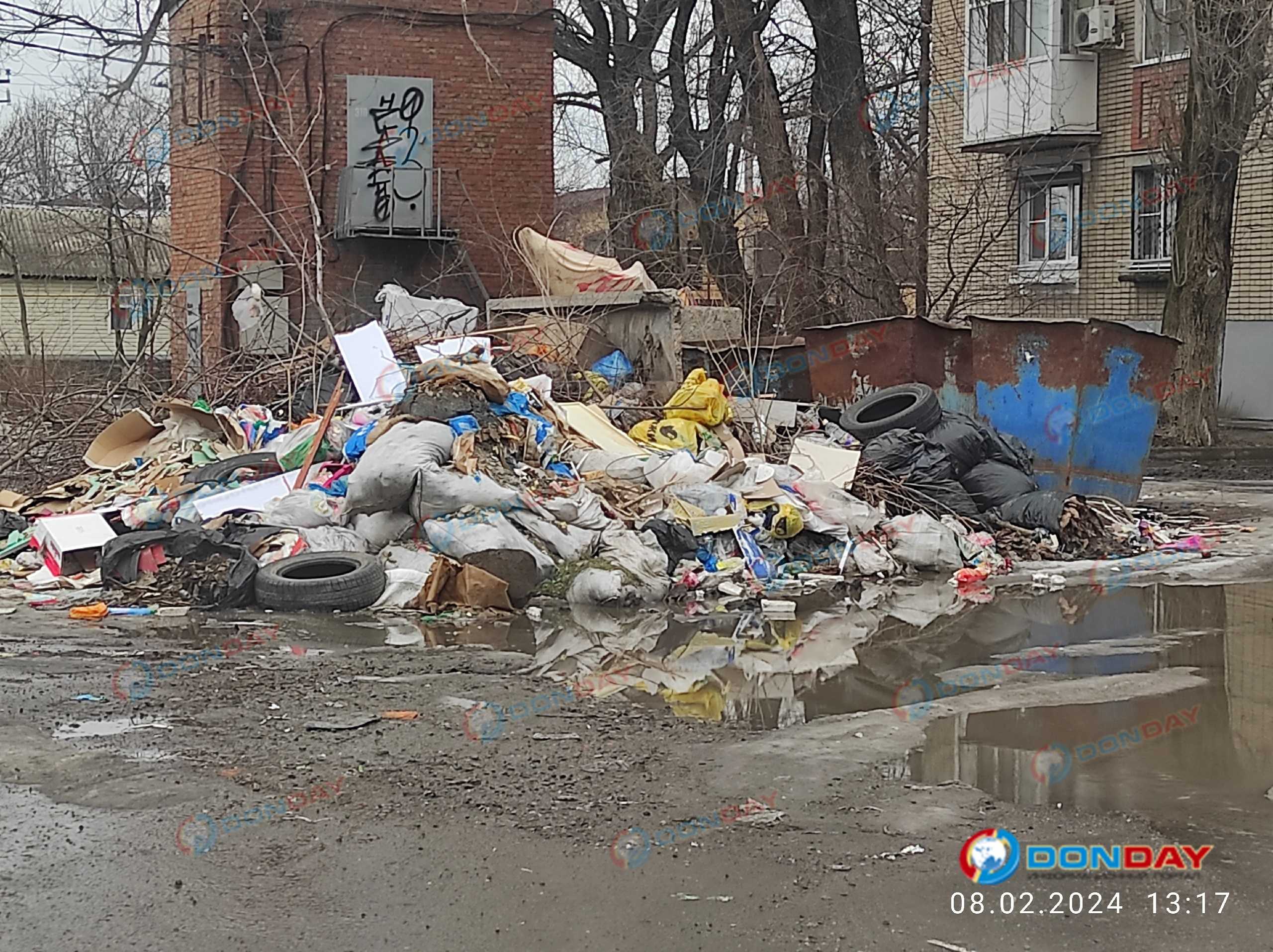 Шахтинцы жалуются на свалку мусора на улице Ленина
