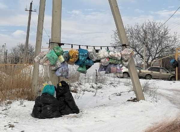 «Гирлянды» мусора не вывозят из частного сектора на Даниловской в .