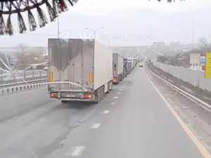 Водители сообщают о большом заторе на М-4 «Дон»