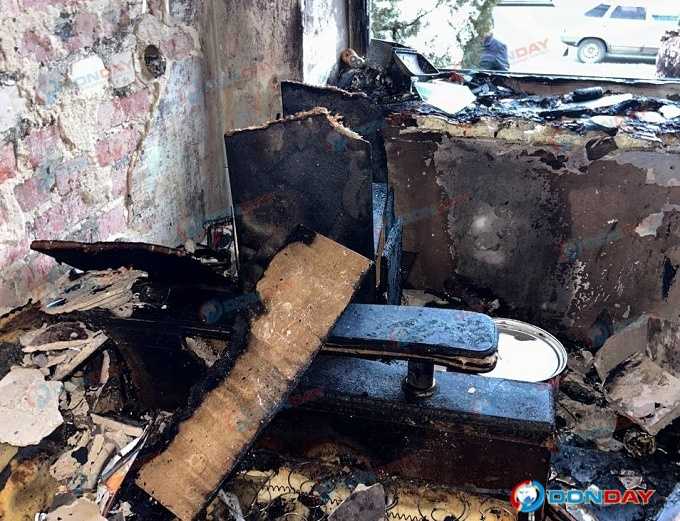 В Шахтах хозяйка квартиры на Текстильной пострадала при пожаре