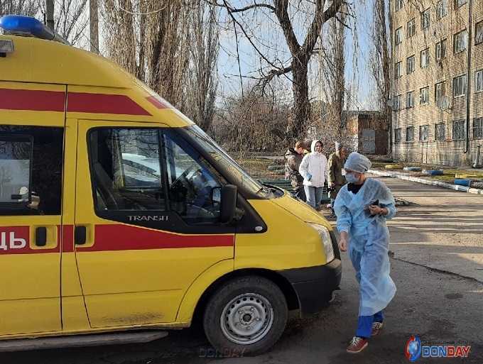 В Шахтах 60-летний мужчина скончался на улице Острикова