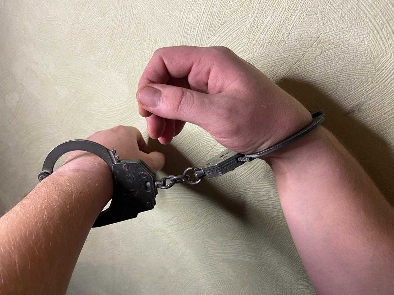 В Шахтах задержали подозреваемого в организации тайников с наркотиками