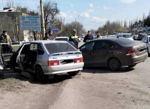 В Шахтах пассажир «ВАЗа» пострадал в аварии на Ленинского Комсомола: видео