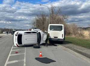 На въезде в Каменоломни в массовой аварии опрокинулся «Хендай IX 35»