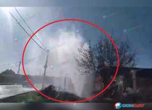 В Шахтах забил коммунальный фонтан на Текстильной: видео