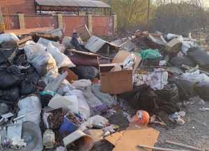 Больше месяца шахтинцы жалуются на свалку на улице Текстильной