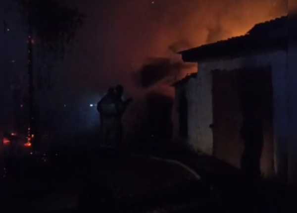 В Шахтах горел дом на улице Кошевого