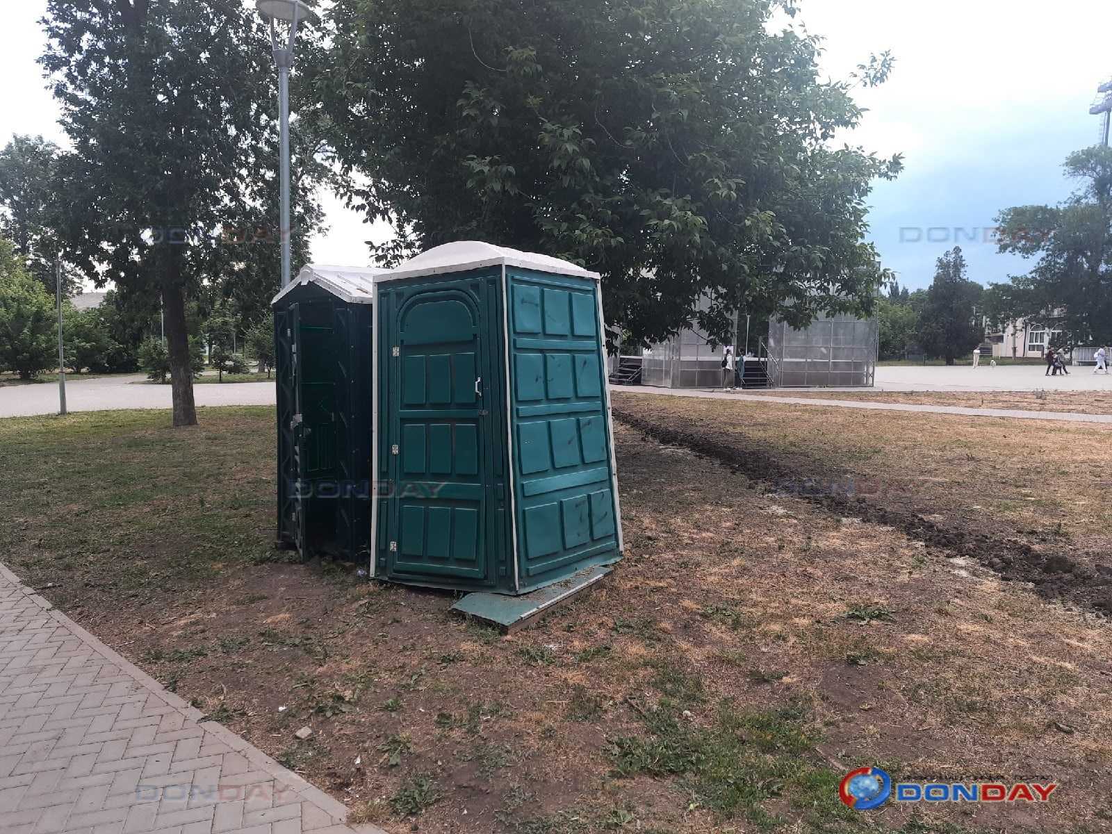 В парке города Шахты появятся два модульных туалета: видео