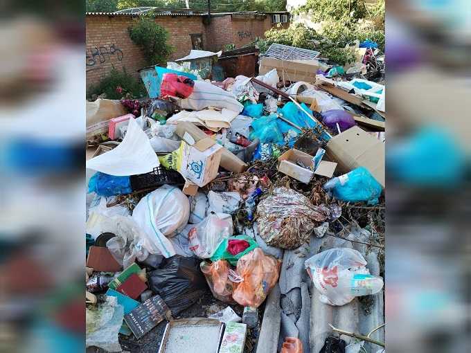 Шахтинцы жалуются на свалку мусора за остановкой  «Соцгородок»