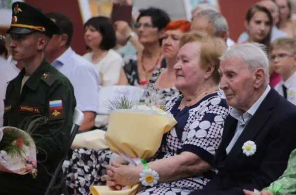 В Ростове наградили лучшие семьи в День семьи, любви и верности