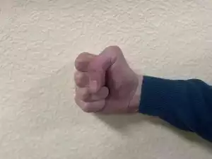 В Шахтах избили и ограбили мужчину