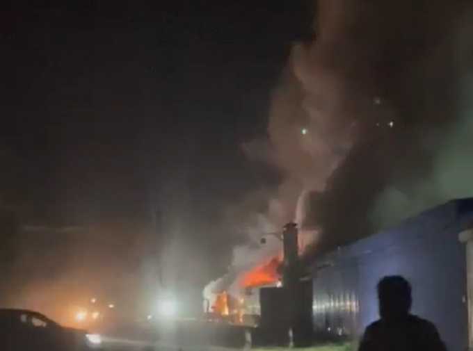 Пожар на рынке в Новошахтинске напугал жителей: видео