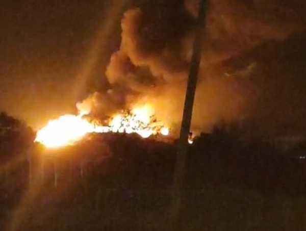 Пожар на свалке ТБО под Шахтами охватил 1100 квадратных метров: видео