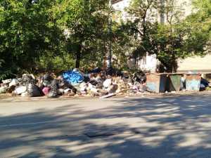 Шахтинцы жалуются на свалку мусора на Садовой улице