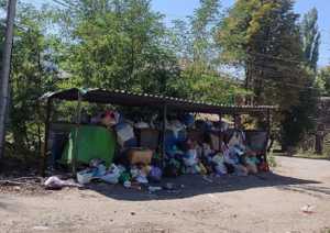 Шахтинцы жалуются на нарушение графика вывоза мусора в поселке Аюта