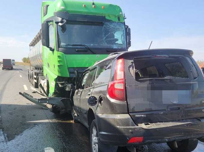 В ДТП с фурой на донской трассе погиб 34-летний водитель