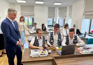 Алексей Логвиненко оценил работу Центра одарённых детей