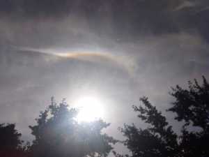 Шахтинцы сфотографировали эффектное явление - солнечное гало