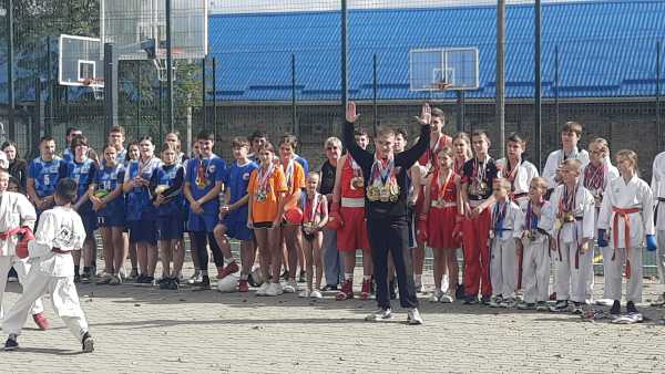 Открыли новую спортплощадку в гимназии № 10 города Шахты: видео