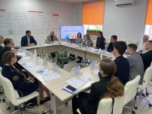 Юные экономисты и юристы провели день с главой минэкономразвития Дона