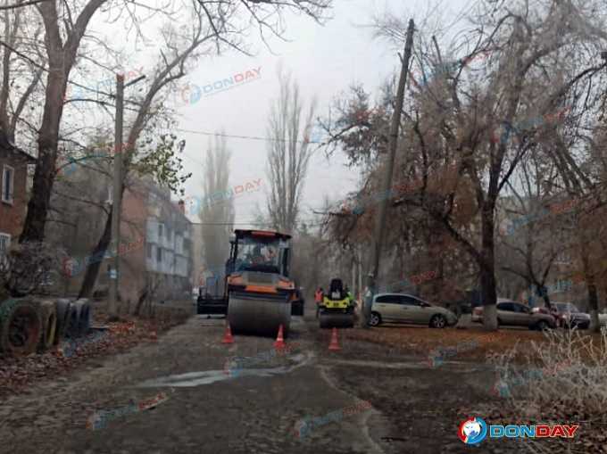 В Шахтах перекрыли часть дороги в поселке Артем