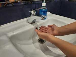 Отключили воду: в Шахтах произошел порыв водовода на Дубинина