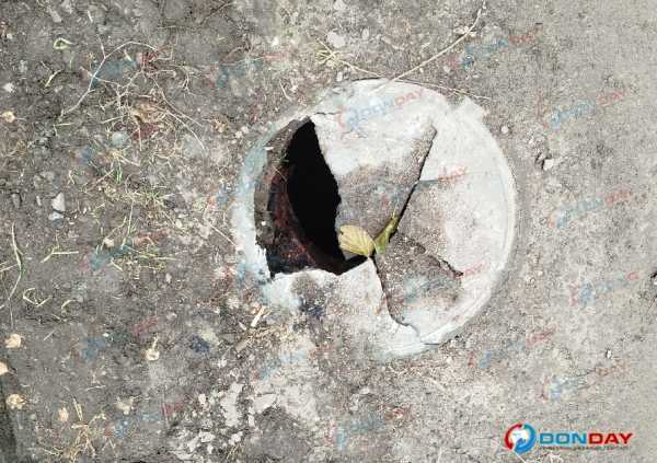 Оступиться и провалиться в люк можно возле детской школы искусств в Шахтах