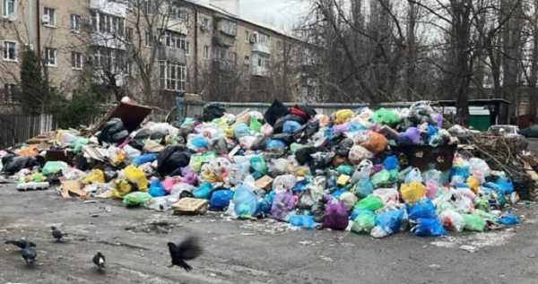 Гигантские свалки мусора в центре Шахт стали предметом гневных жалоб жителей