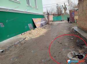 Оступиться и провалиться в люк можно возле детской школы искусств в Шахтах