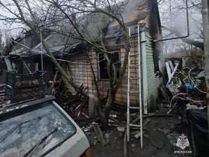 В Шахтах сгорел частный дом, погиб 73-летний мужчина