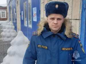 Пожарный Новочеркасска создал из снега символ года - змею