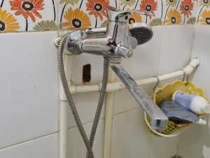 В Шахтах отключили воду жителям 10 улиц