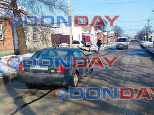 В Шахтах иномарка протаранила ворота дома после ДТП