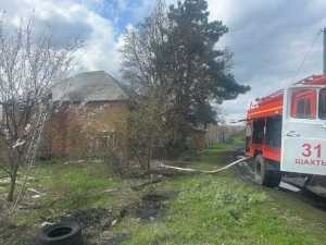 В посёлке Фрунзе города Шахты произошёл пожар в доме на улице Каштановой