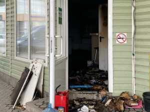 Павильон мобильной компании загорелся на центральном рынке города Шахты 9 апреля