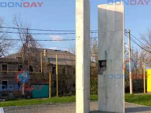 Стали известны подробности исчезновения мемориальной доски с памятника в Шахтах