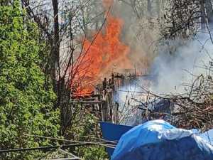 На центральном кладбище города Шахты 20 апреля произошёл пожар