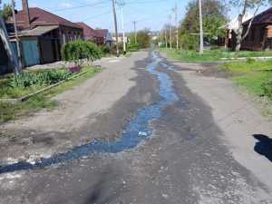 Улица Станиславского в Шахтах превратилась в зловонную реку