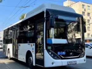 Александр Скрябин поручил убрать рекламу с окон общественного транспорта в Ростове