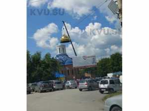 Жители Шахт запечатлели момент установки купола на храм в городе Шахты