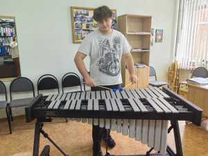 В Шахтинский музыкальный колледж привезли новый инструмент — виброфон