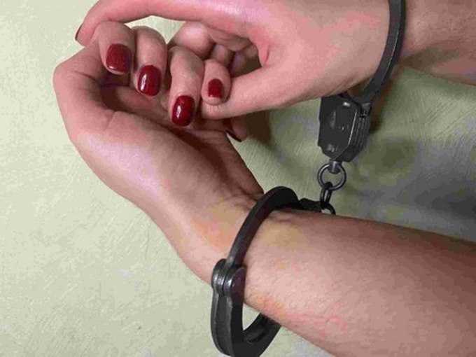 В Шахтах задержали женщину за фиктивную регистрацию 17 мигрантов