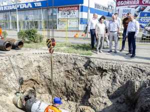 "Восстановление горячего водоснабжения сейчас самое главное для меня" - Александр Скрябин проверил ход работ в Левенцовском районе