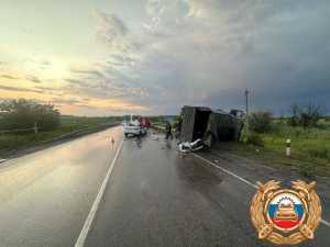 В аварии под Шахтами пострадал водитель легковушки