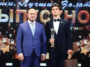 Глава Ростова Александр Скрябин поздравил лучших выпускников школ