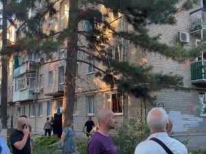 Погибла женщина и разрушены квартиры: в Ростовской области отразили массовую атаку БПЛА