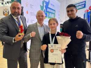 Юная спортсменка из Шахт Арина Титова заняла третье место на Всероссийских соревнованиях по боксу