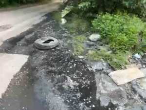 В центре Шахт многоквартирный дом страдает от канализационного потопа