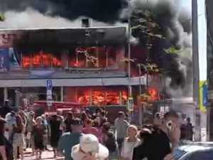 Площадь пожара в универмаге Новошахтинска увеличилась до 1300 квадратных метров