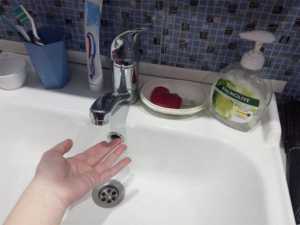 Жители поселка Новоазовка в Шахтах девять дней выживают без воды